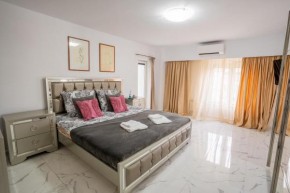 Quiet Marble Apt with Free Parking Spot Old Town
